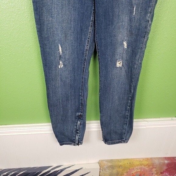 Pistola Women's Distressed High Rise Tapered Ankle Zip Denim Jeans Size 31 - Picture 7 of 10